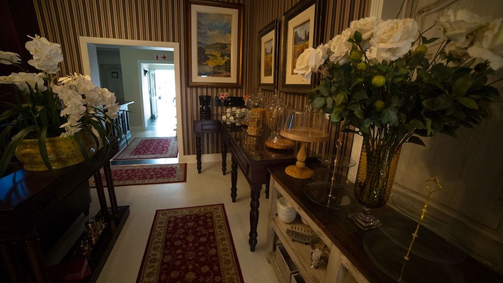 Grey Manor Guesthouse 2