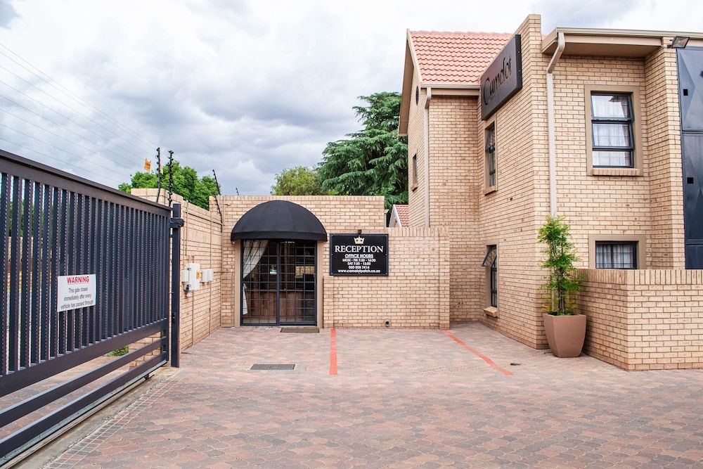 Camelot Guest House & Apartments 2