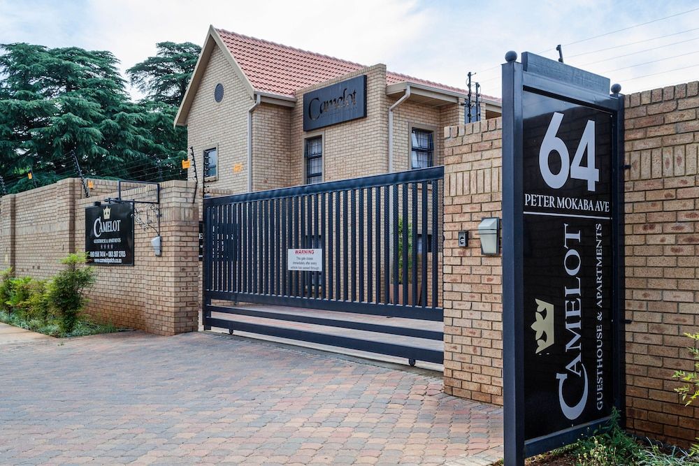 Camelot Guest House & Apartments