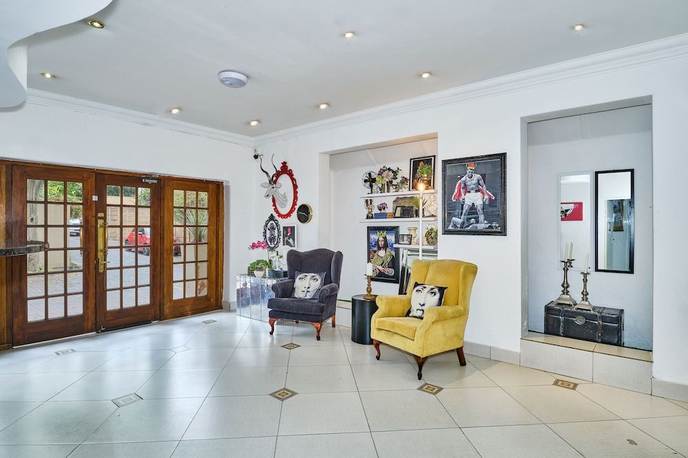 Inn & Out Sandton Park 3