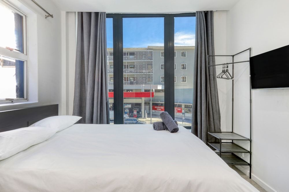 Inn & Out Express Sea Point 3