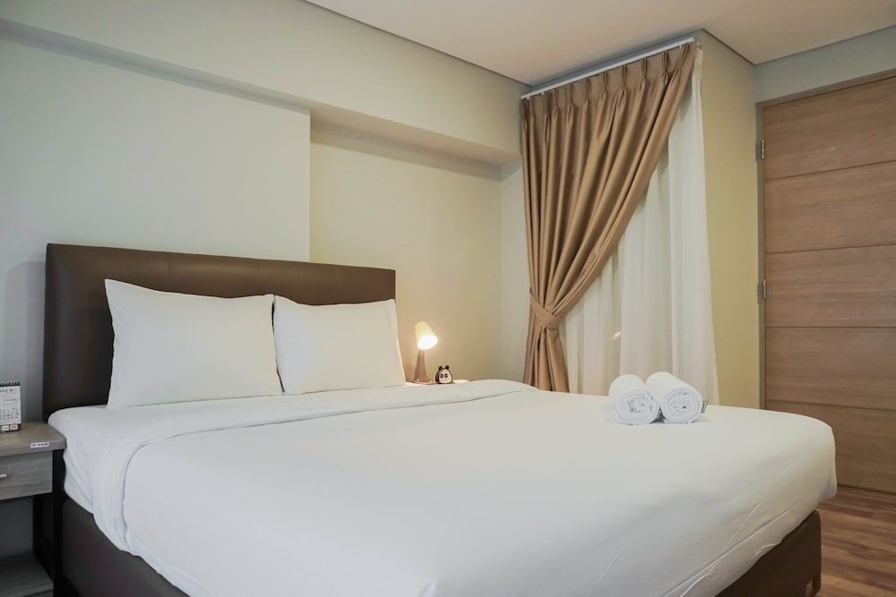 Modern 2BR Apartment at Maqna Residence -1 estrellas en Jakarta