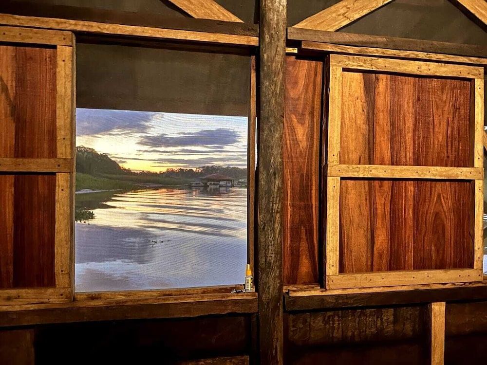 Kurupira Cabin Floating