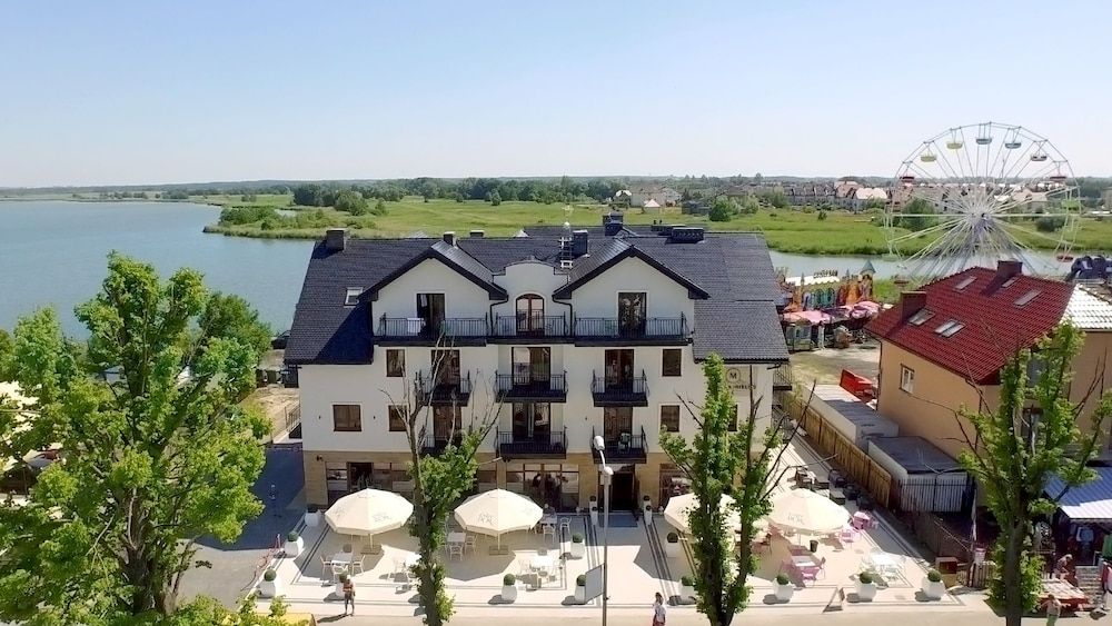 Marina Mielno z widokiem na Jezioro