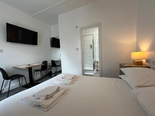 The Royal Clarence Hotel (on the Seafront) 3