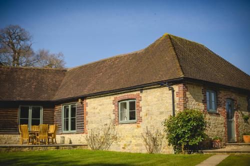 Cowdray Holiday Cottages 3