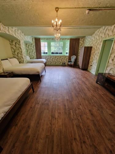 RainHill Hall Hotel 3