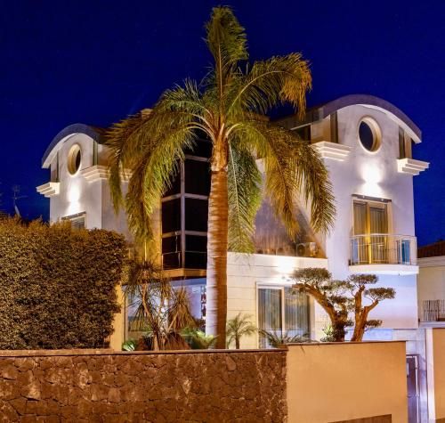 Zaffiro Lavico rooms Etna nature sea 4 estrelas em Aci SantʼAntonio