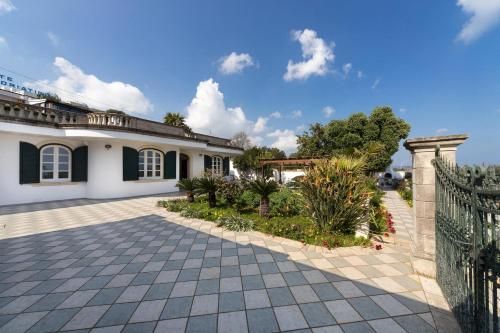 La Ripostiera by BarbarHouse 2