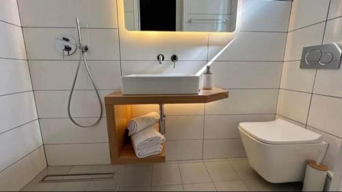 Vaya Zorba Studios 3