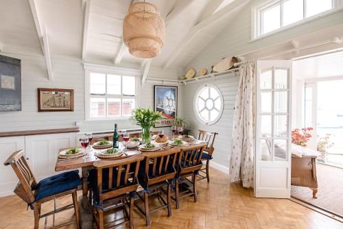 The Boathouse in Felixstowe Ferry - Stunning Waterfront Property 2