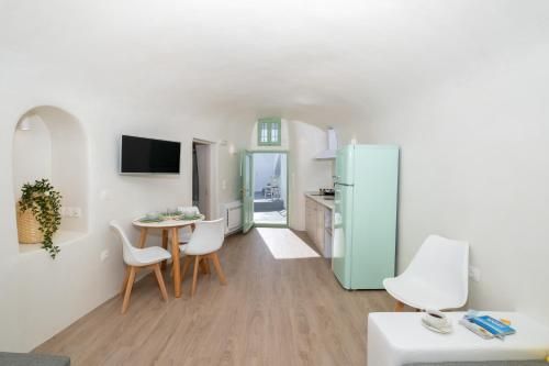 White Orchid Cave House & Studio 2