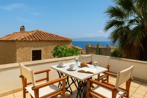 Menexes Suites Monemvasia 1