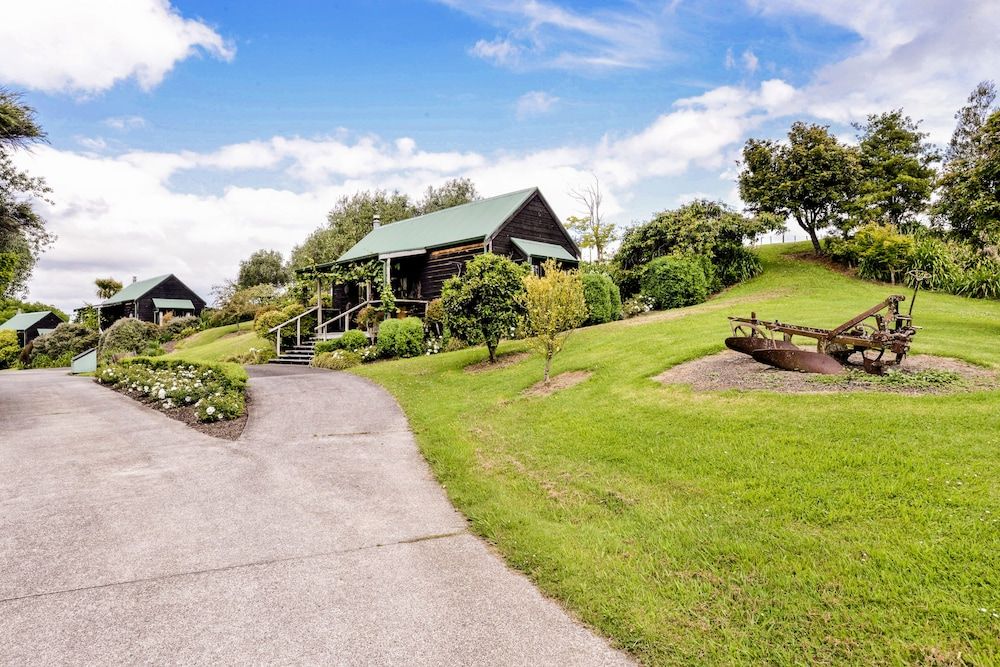 Vineyard Cottages 1