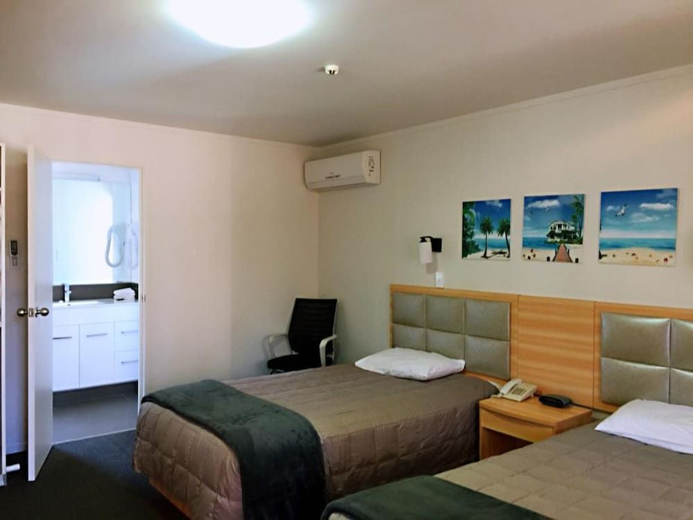 Grosvenor Motor Inn 2