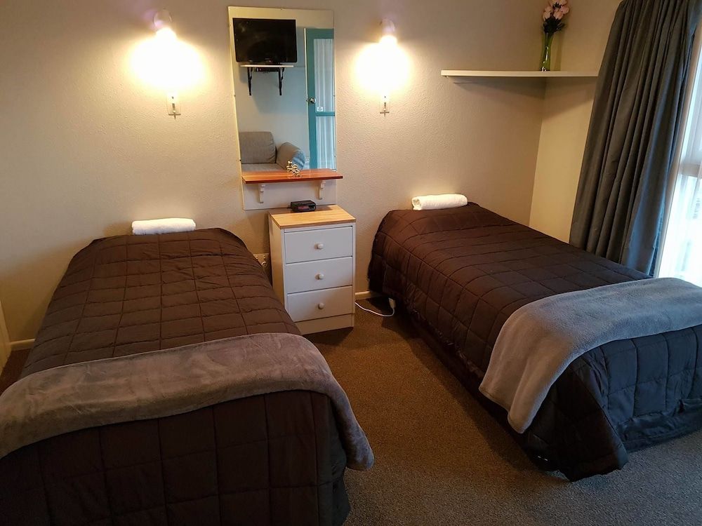 Camberley Court Motel 2