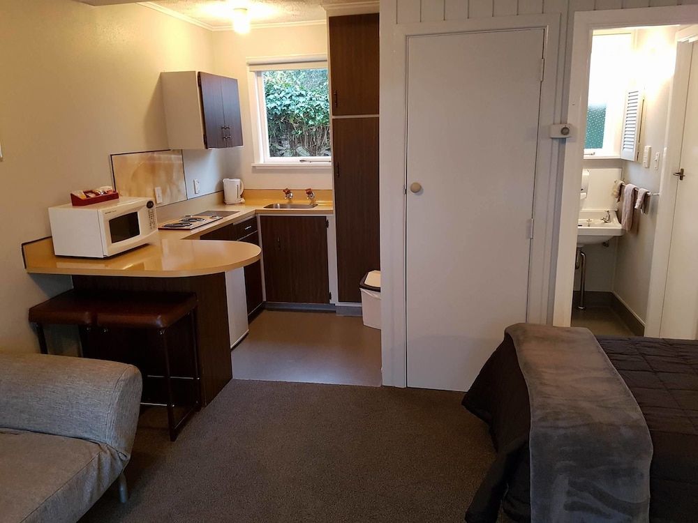 Camberley Court Motel 3