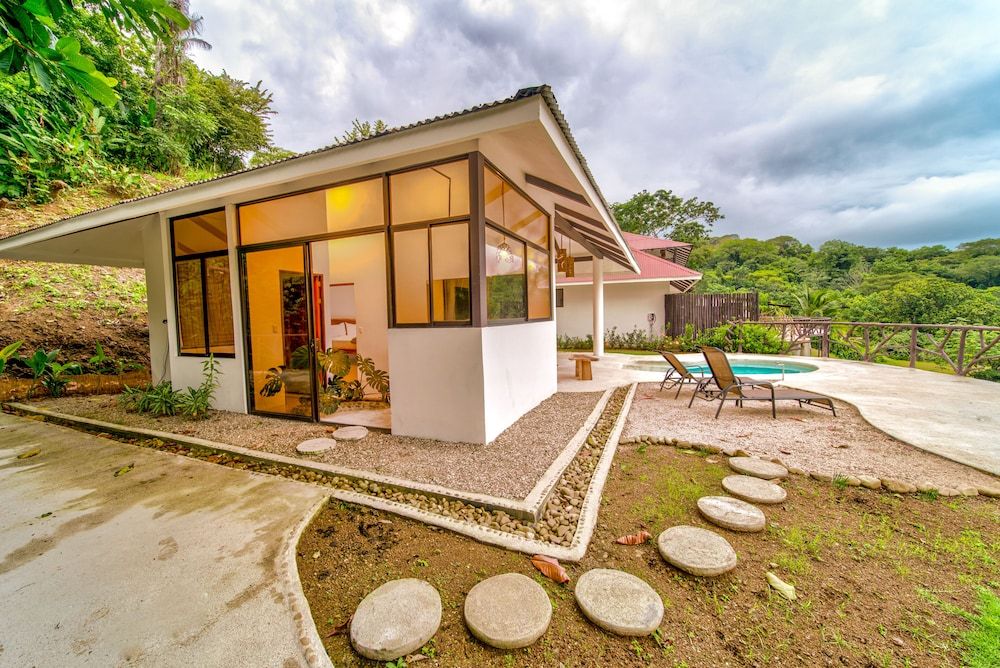 Akua Ocean View Suites 3