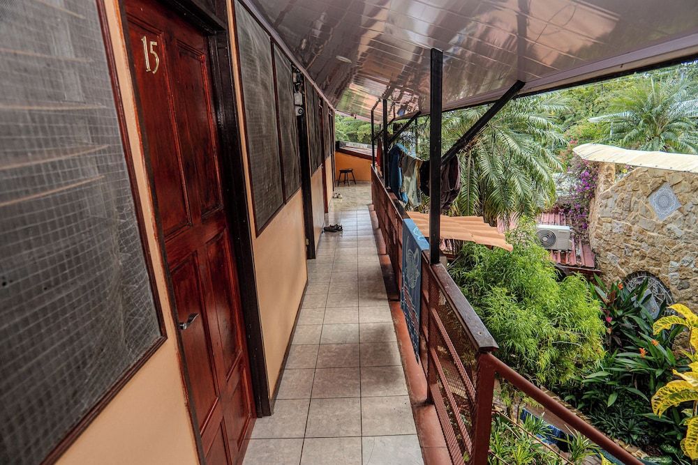 COSTA LINDA ART HOSTEL 3