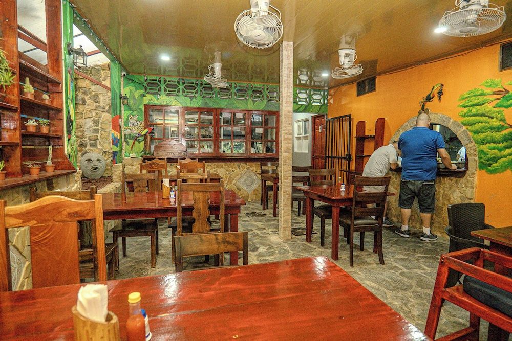 COSTA LINDA ART HOSTEL 2