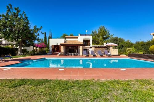 3 bedroom Villa Limni with private pool and gardens, Aphrodite Hills Resort 4 étoiles à Kouklia