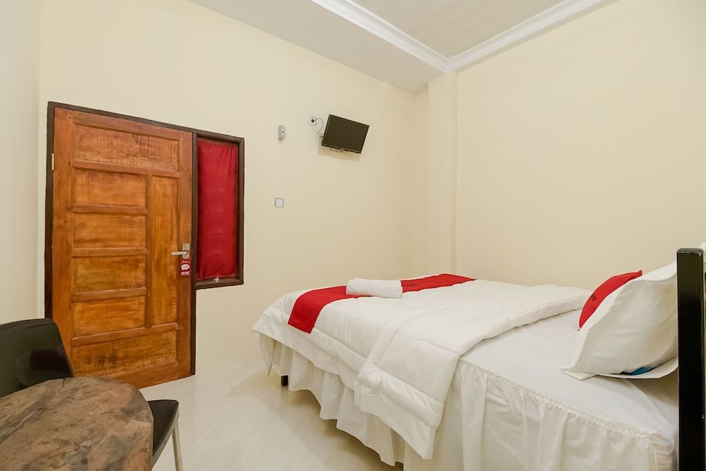 RedDoorz near Tahura Berastagi 3