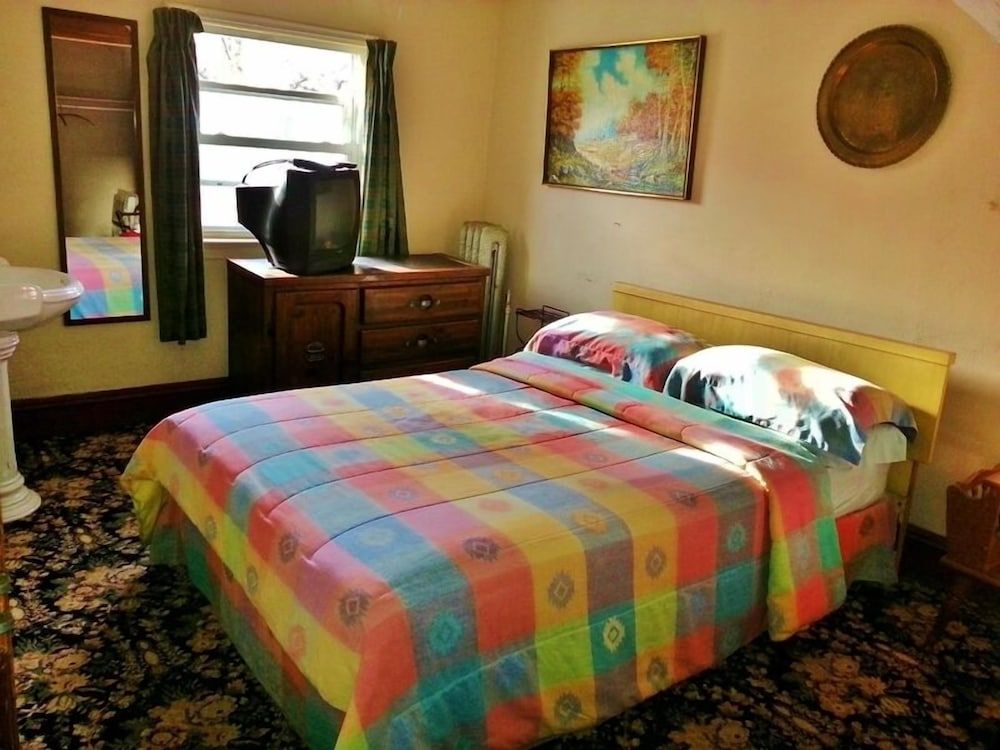 The Harbor House Bed & Breakfast 2
