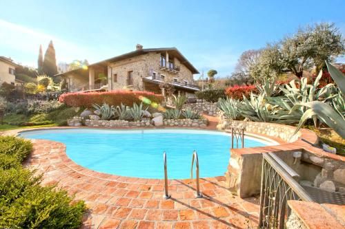 Cascina Crocelle with Lake View and Shared Pool 2