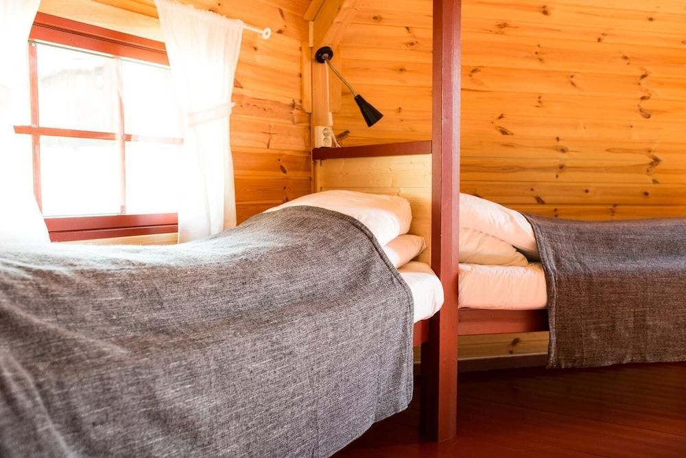 Vestvatn - Arctic Cabins 3