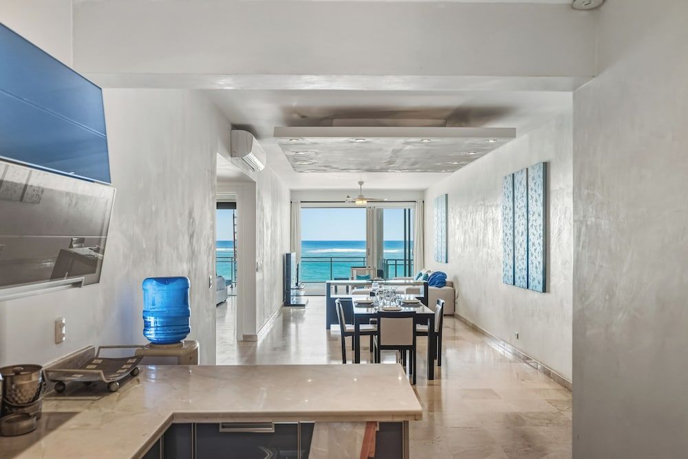 Watermark Luxury Oceanfront All Suite Hotel 3