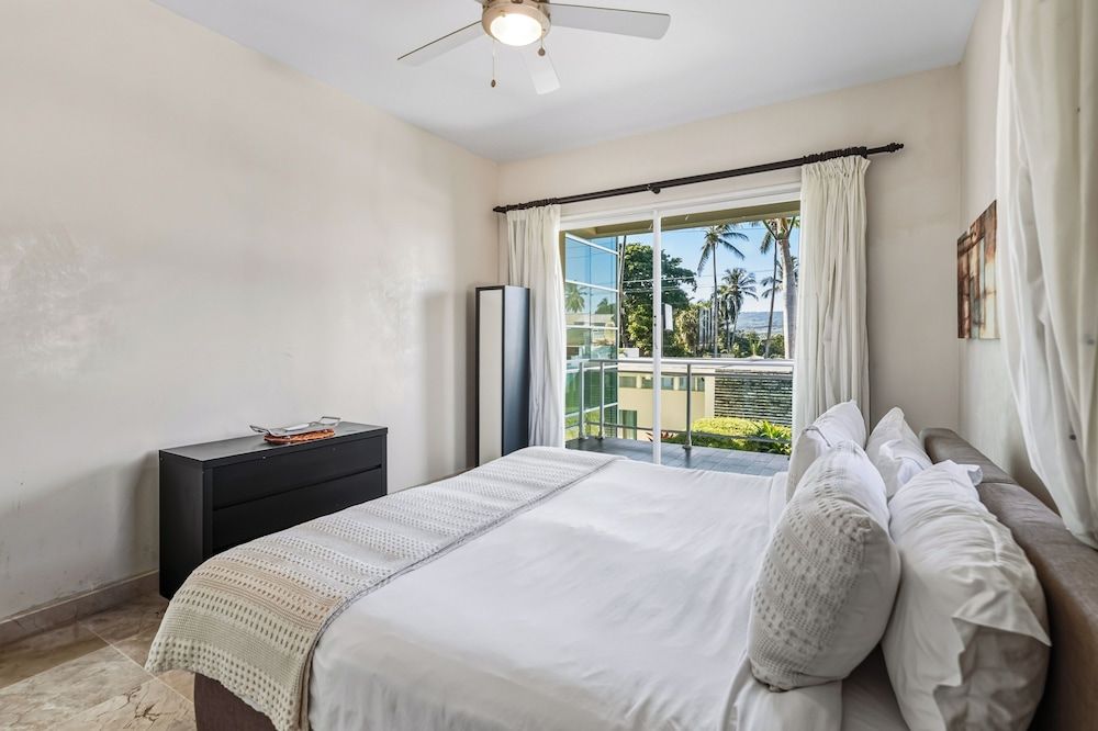 Watermark Luxury Oceanfront All Suite Hotel 2