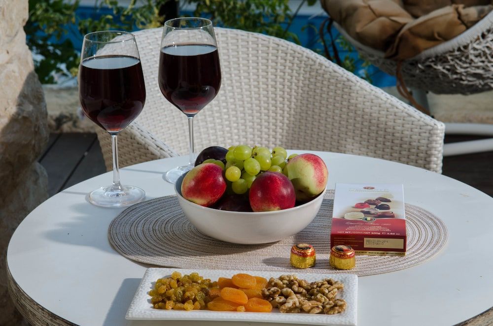 Renaissance Estate 2