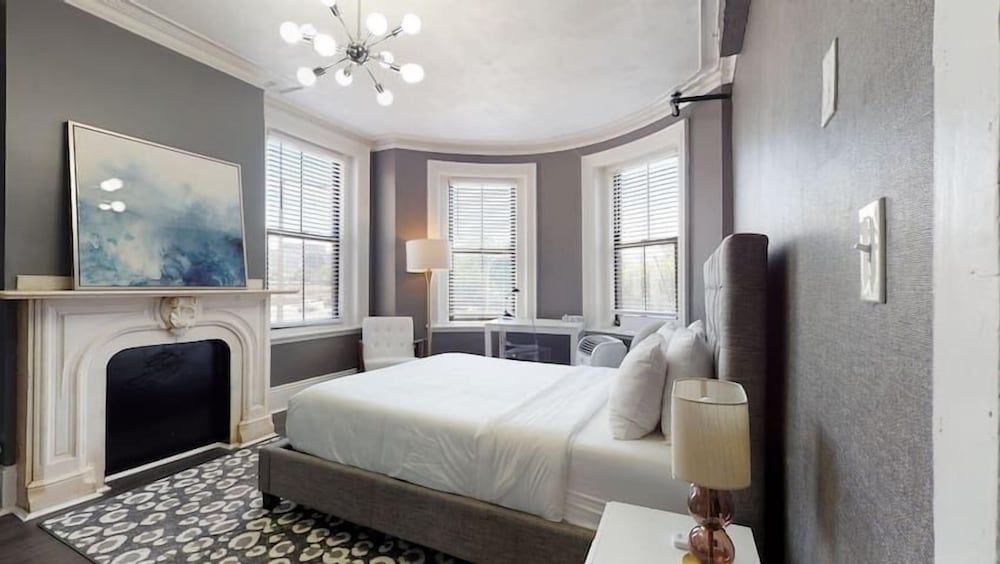 Premier Suites - Bay Village 2