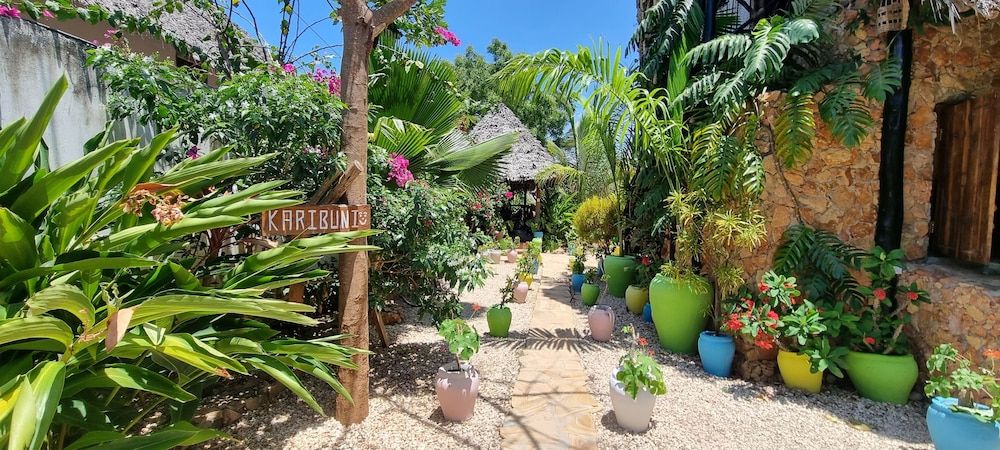 Salama & Mbuyuni Bungalows 3