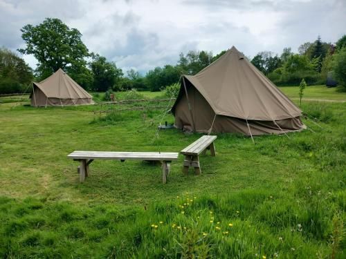Gaggle of Geese Pub - Shepherd Huts & Bell Tents 3