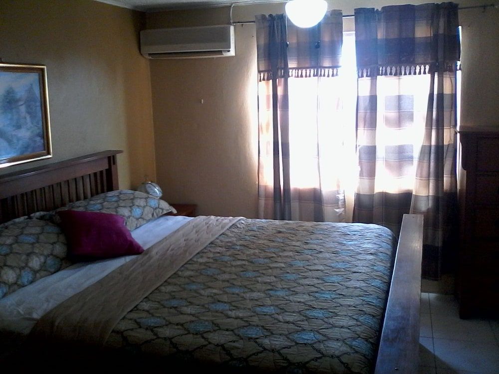 New Kingston Guest Apartment III 3