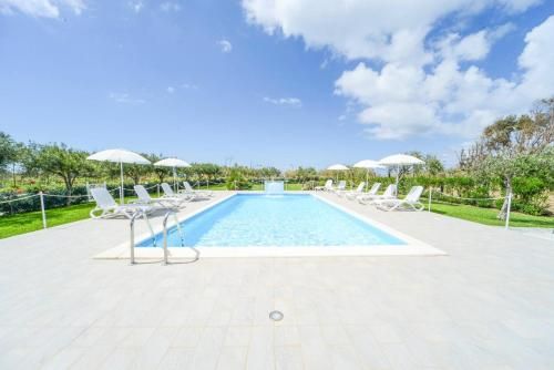 Case Vacanze Mare Nostrum - Villas in front of the Beach with Pool 2