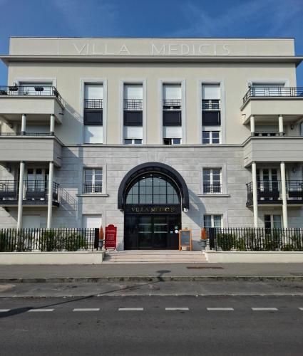 Villa Médicis Versailles Saint-Cyr-l'Ecole 3 estrelas em Saint-Cyr-lʼÉcole