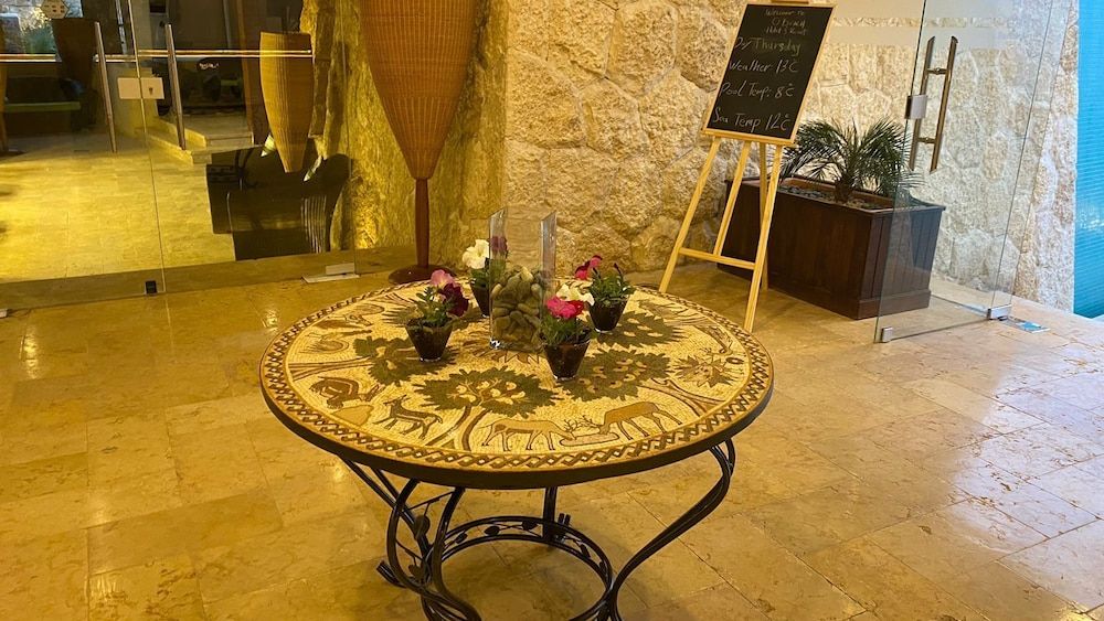 O Beach Hotel & Resort 2