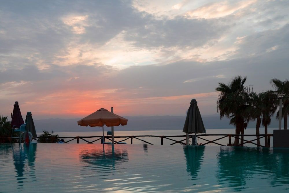 O Beach Hotel & Resort 1