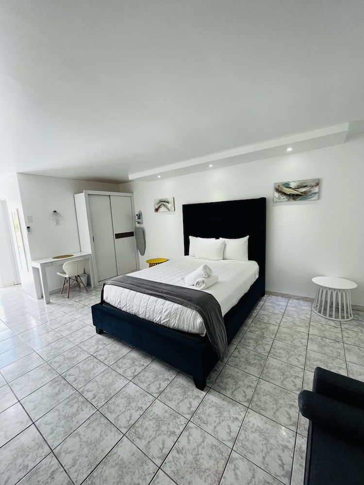 Douglas Highway Hotel 2