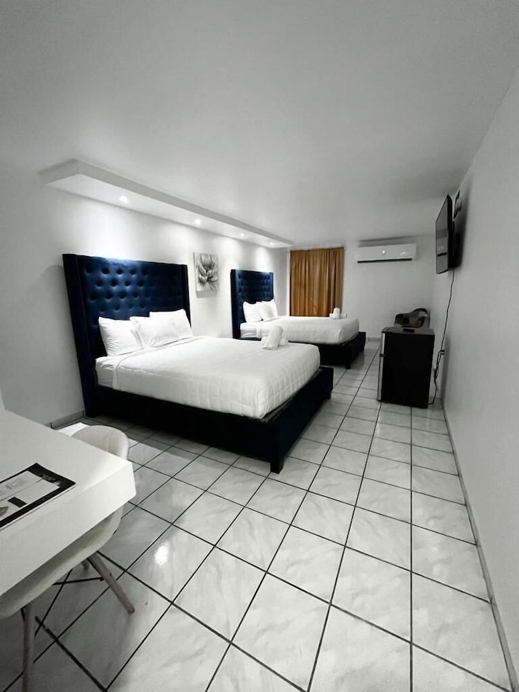 Douglas Highway Hotel