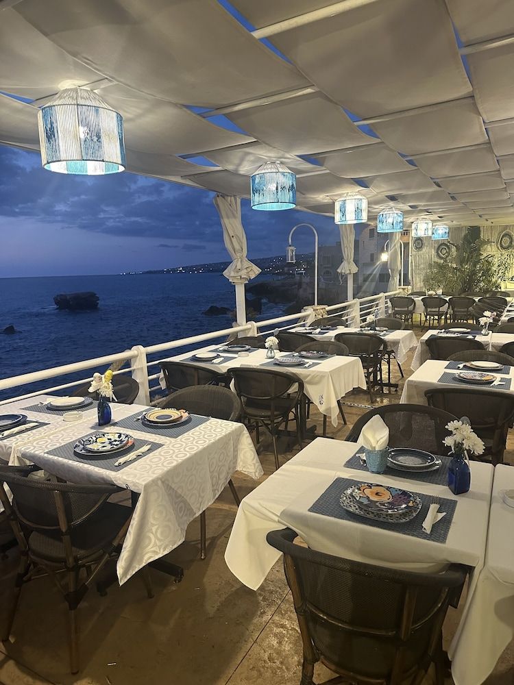 Le Blanc Bleu -1 estrellas en Biblos