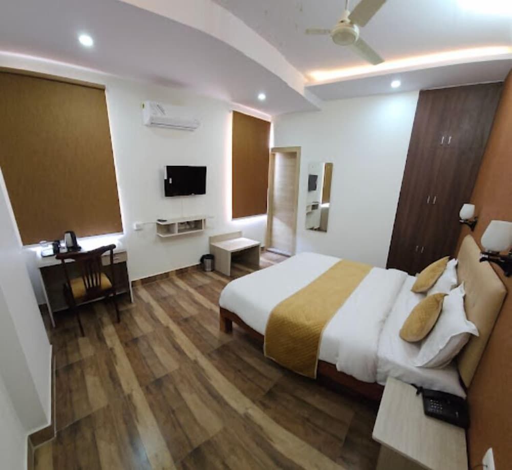 Pink Vista Hotel 3