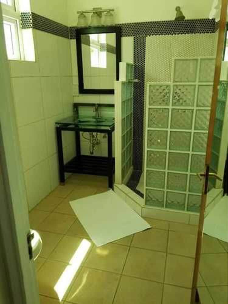 Ocean's Edge Lodge Restaurant & Bar C 2