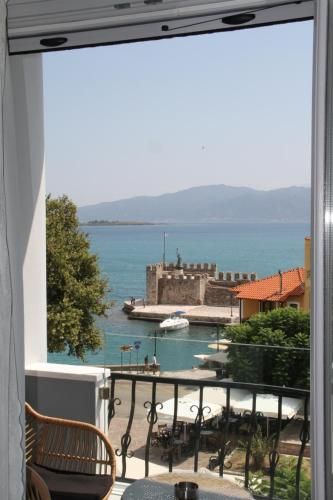 Amaryllis -1 estrellas en Nafpaktos