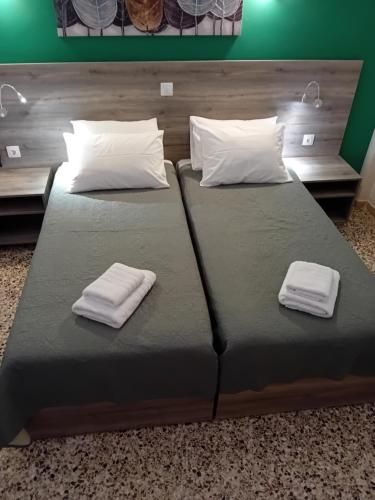 Hermes 2 estrelas em Aegina Town