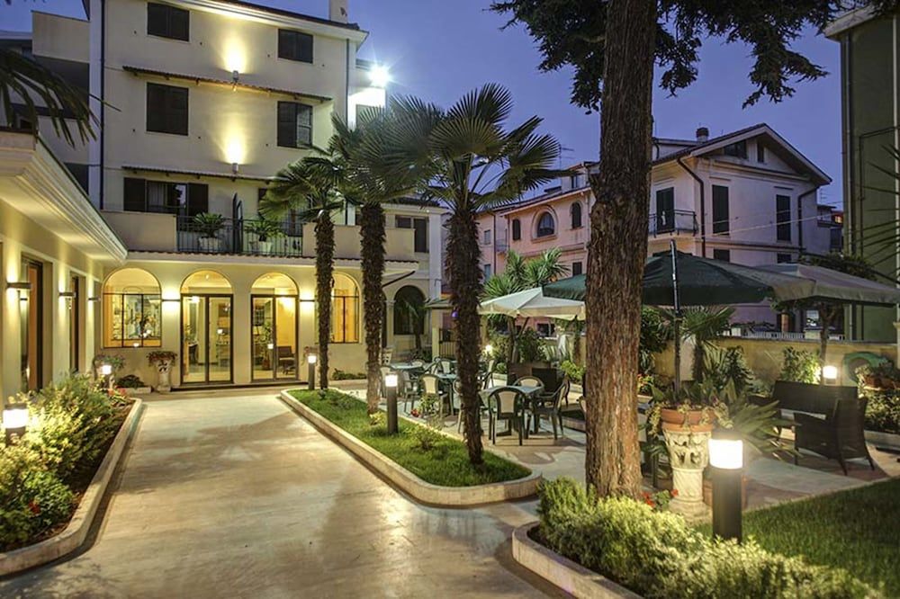 Hotel Ester Safer 3 estrellas en Pineto