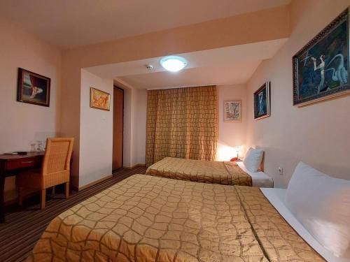 Family Art Hotel Gallery 3