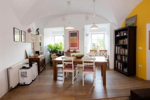 Hiša Linhart, Hotel & Restaurant 2